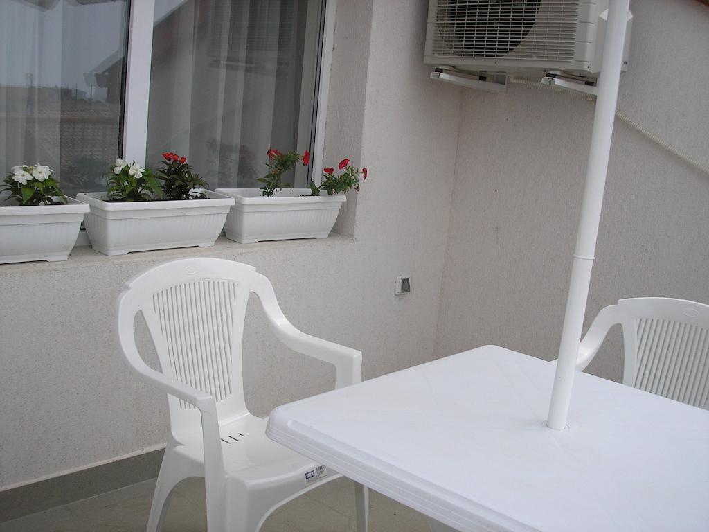Tashevi Apartments Pomorie Chambre photo