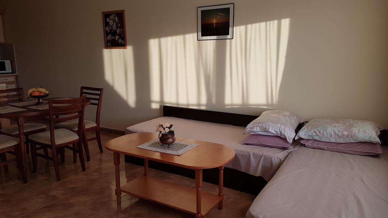 Tashevi Apartments Pomorie Chambre photo