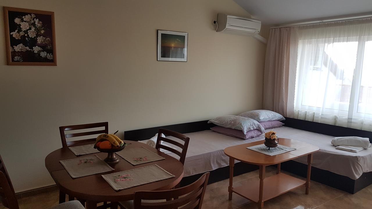 Tashevi Apartments Pomorie Extérieur photo