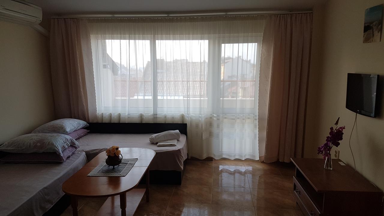Tashevi Apartments Pomorie Extérieur photo