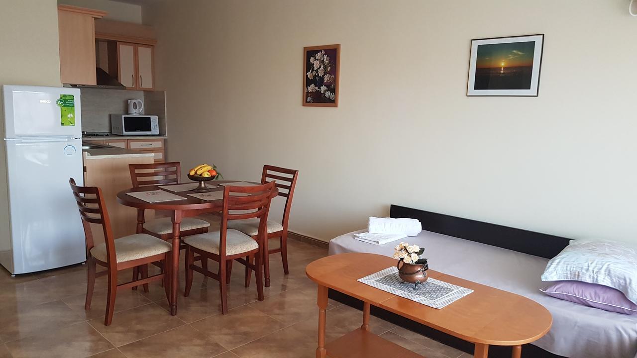 Tashevi Apartments Pomorie Extérieur photo