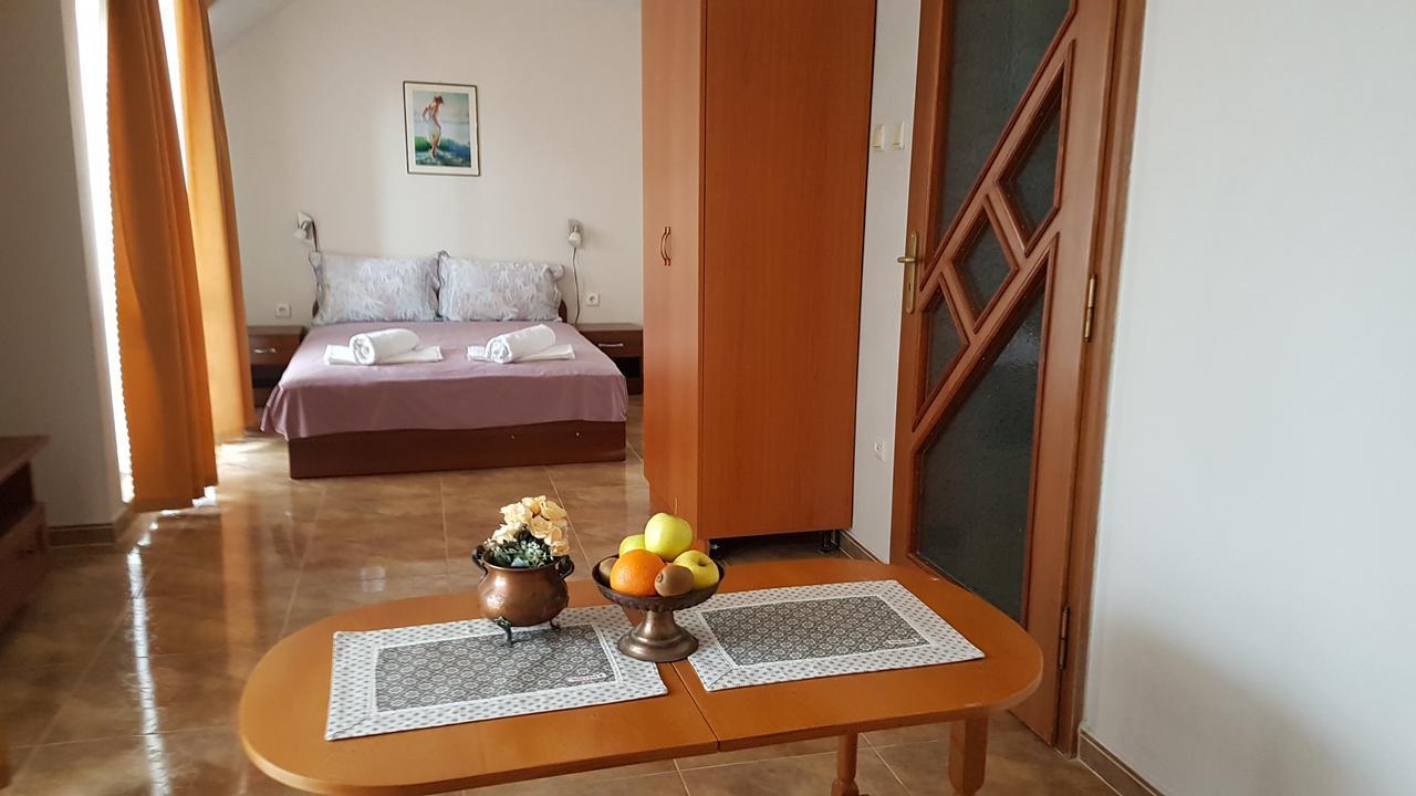 Tashevi Apartments Pomorie Extérieur photo